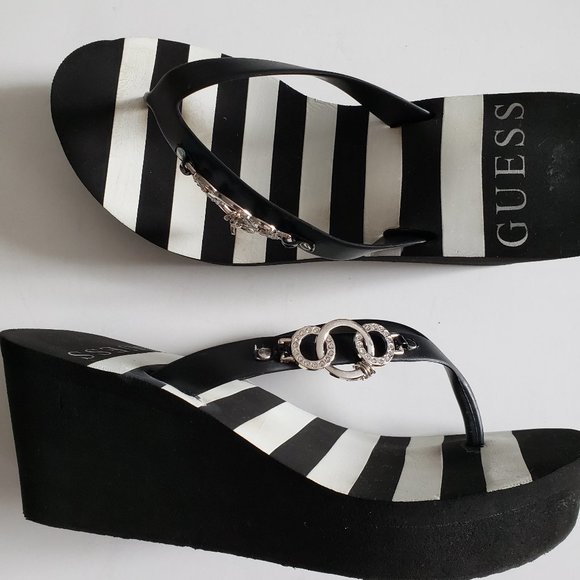 Guess flip flops - Picture 2 of 2